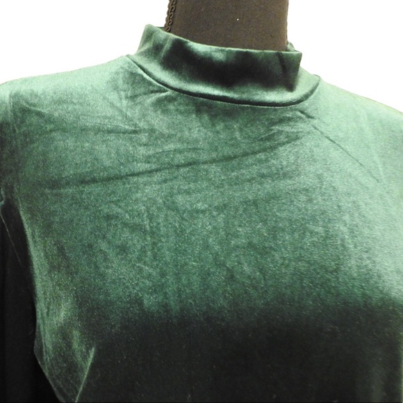 Cold Shoulder Top - Picture 2 of 3